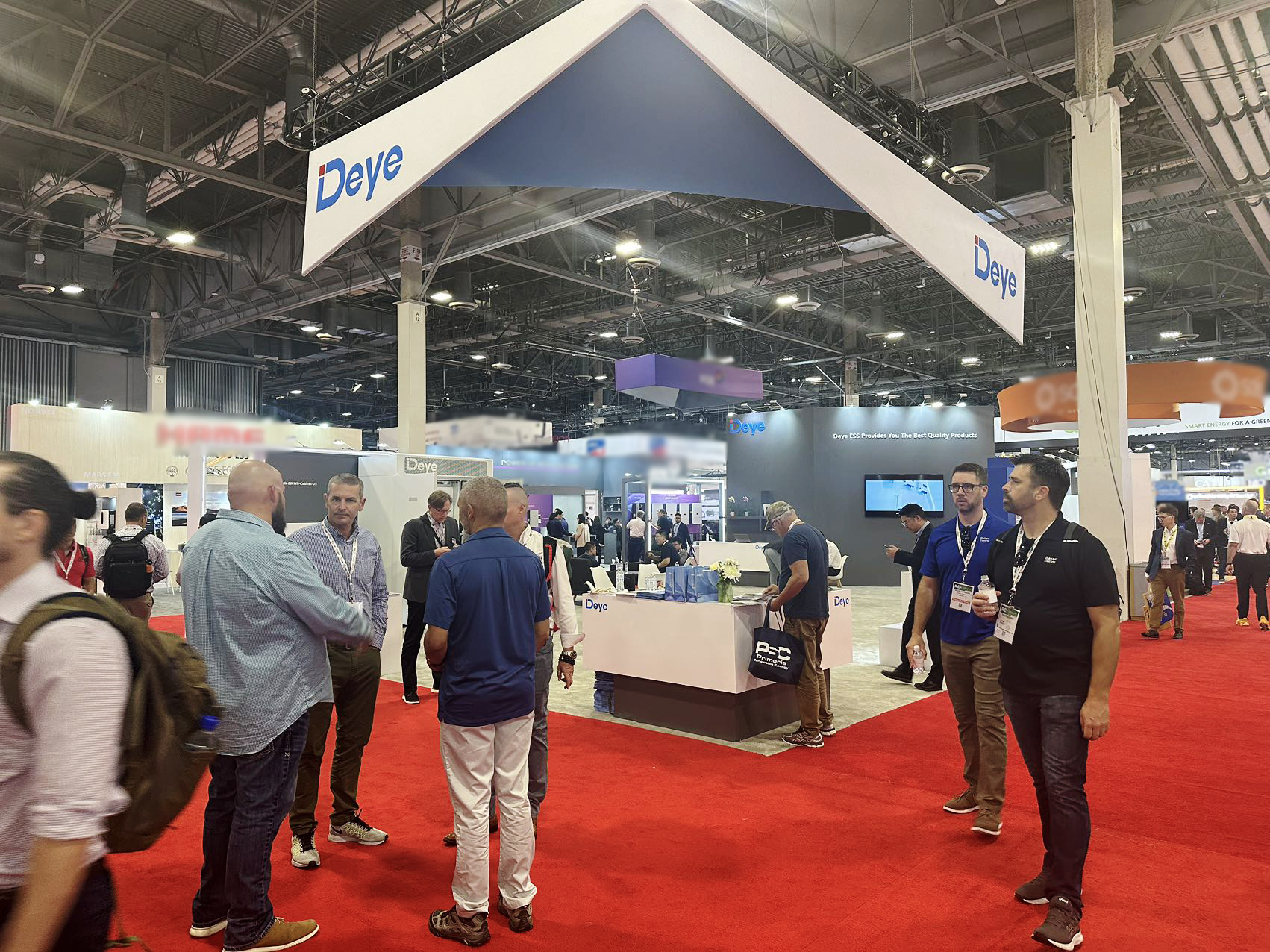 Deye präsentierte seine C ＆ I Application Energy Speicherlösungen unter Re+ 2023